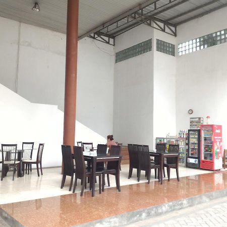 Hotel Sentral Jombang Bagian luar foto