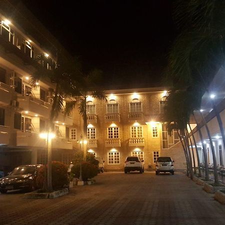 Hotel Sentral Jombang Bagian luar foto