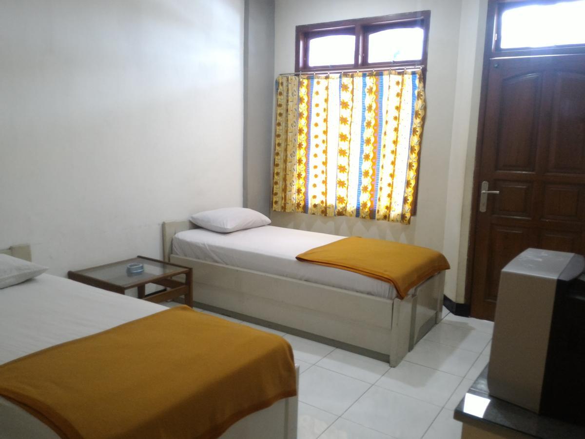 Hotel Sentral Jombang Bagian luar foto