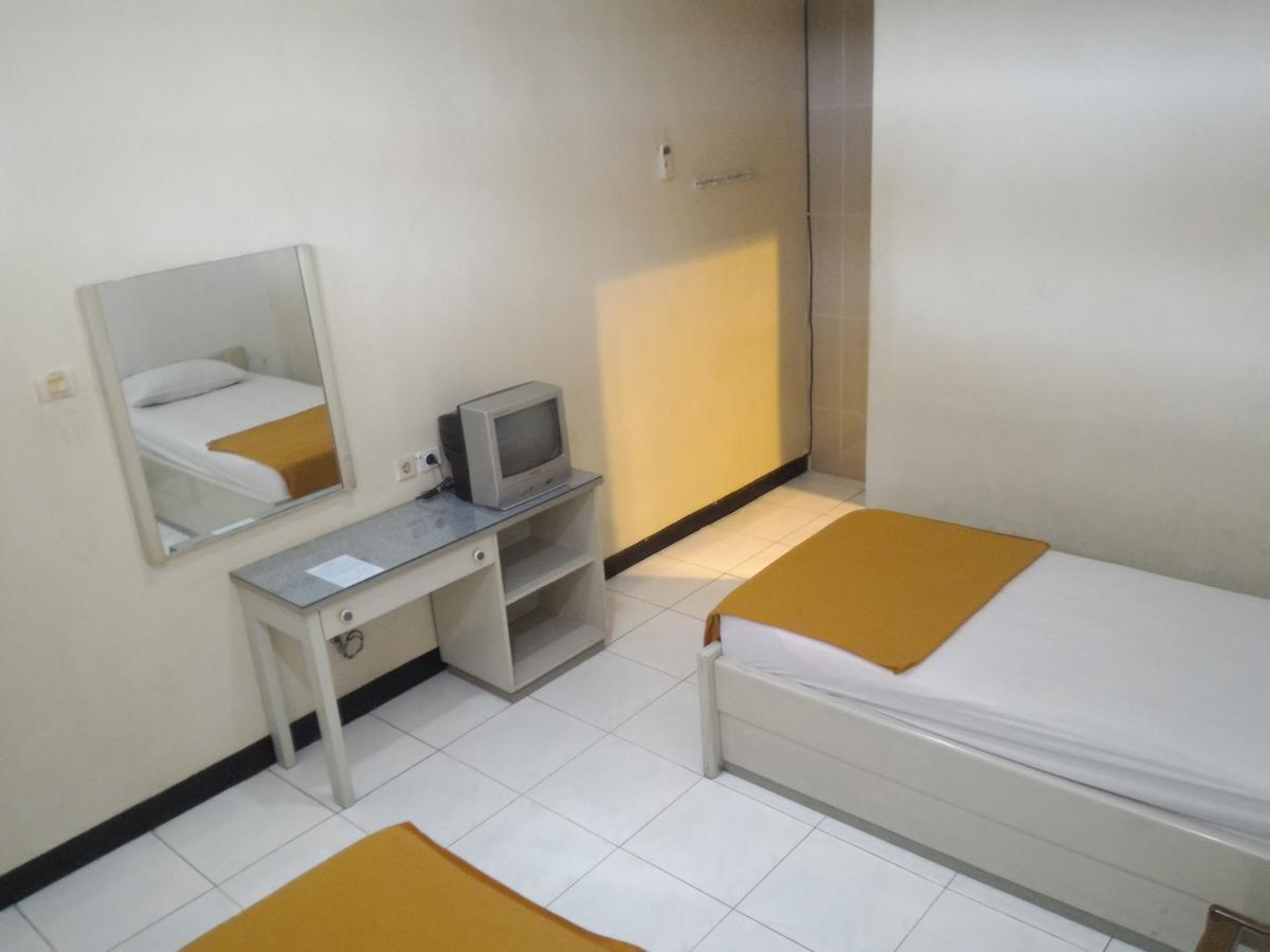 Hotel Sentral Jombang Bagian luar foto