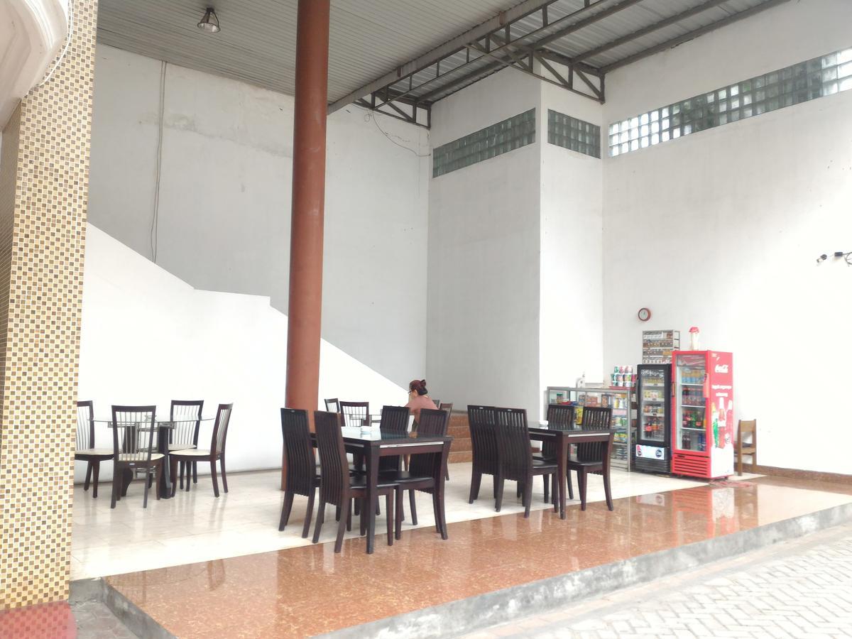 Hotel Sentral Jombang Bagian luar foto