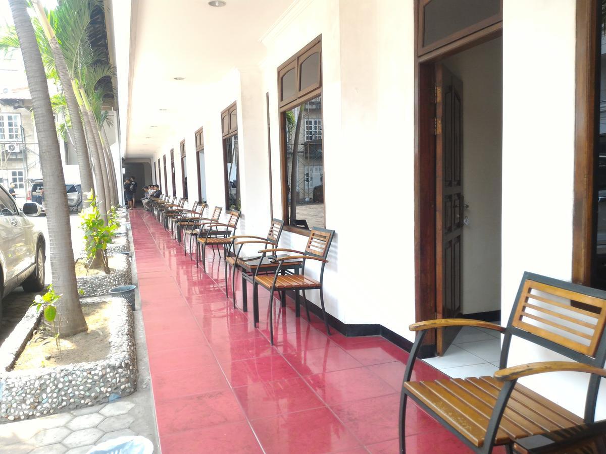 Hotel Sentral Jombang Bagian luar foto