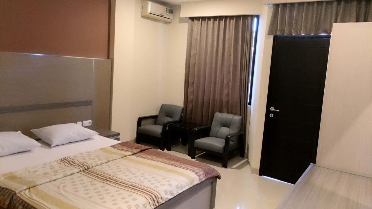Hotel Sentral Jombang Bagian luar foto