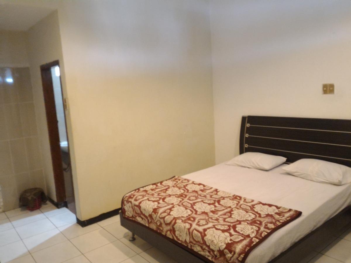 Hotel Sentral Jombang Bagian luar foto