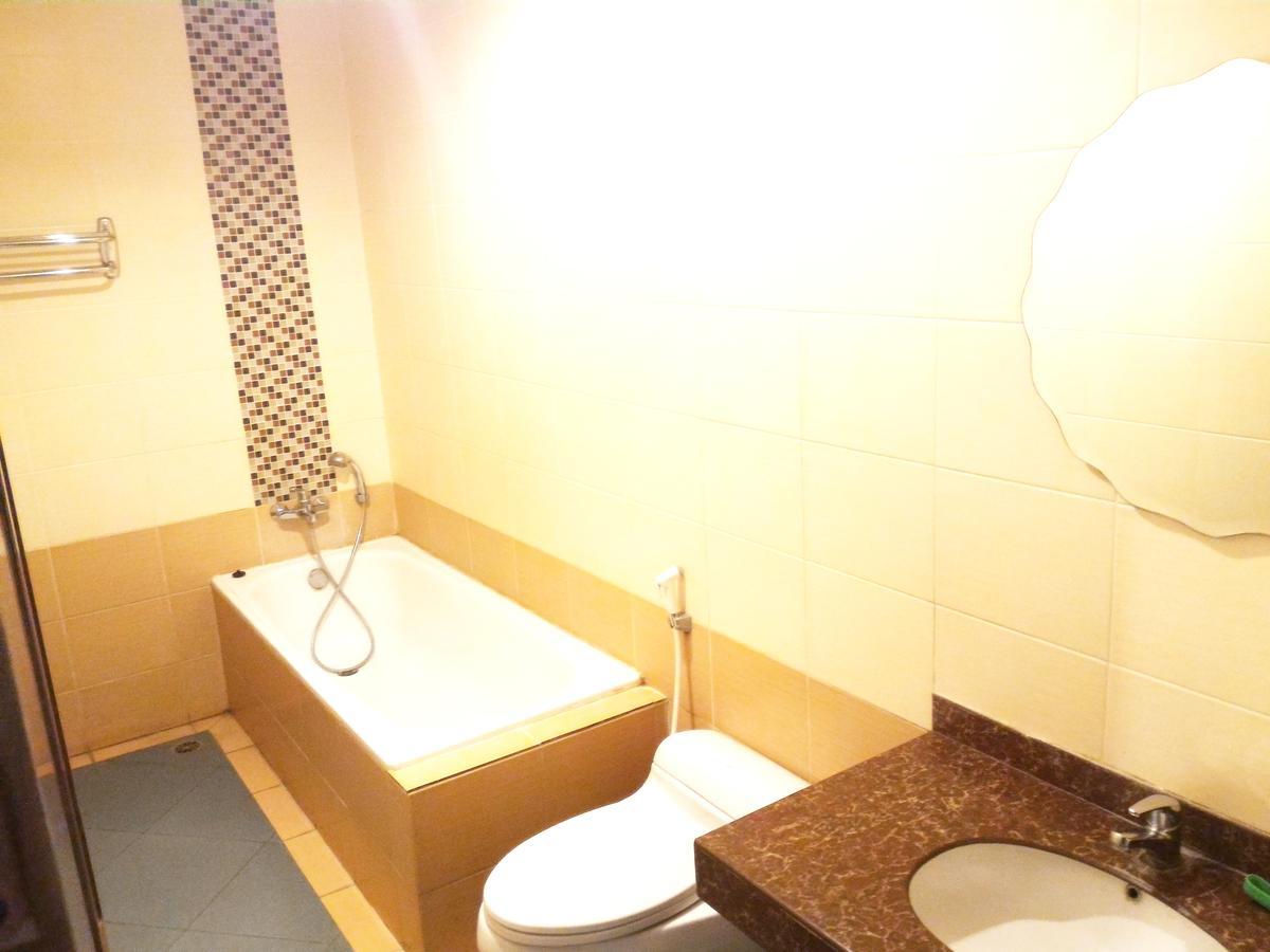 Hotel Sentral Jombang Bagian luar foto
