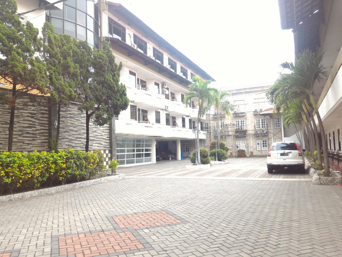 Hotel Sentral Jombang Bagian luar foto