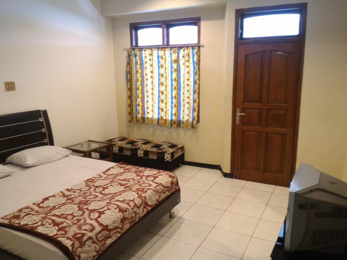 Hotel Sentral Jombang Bagian luar foto