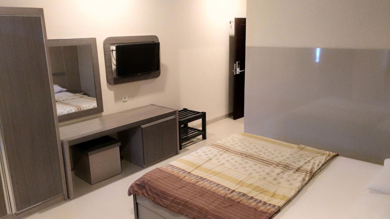 Hotel Sentral Jombang Bagian luar foto