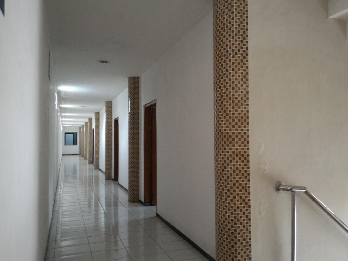 Hotel Sentral Jombang Bagian luar foto