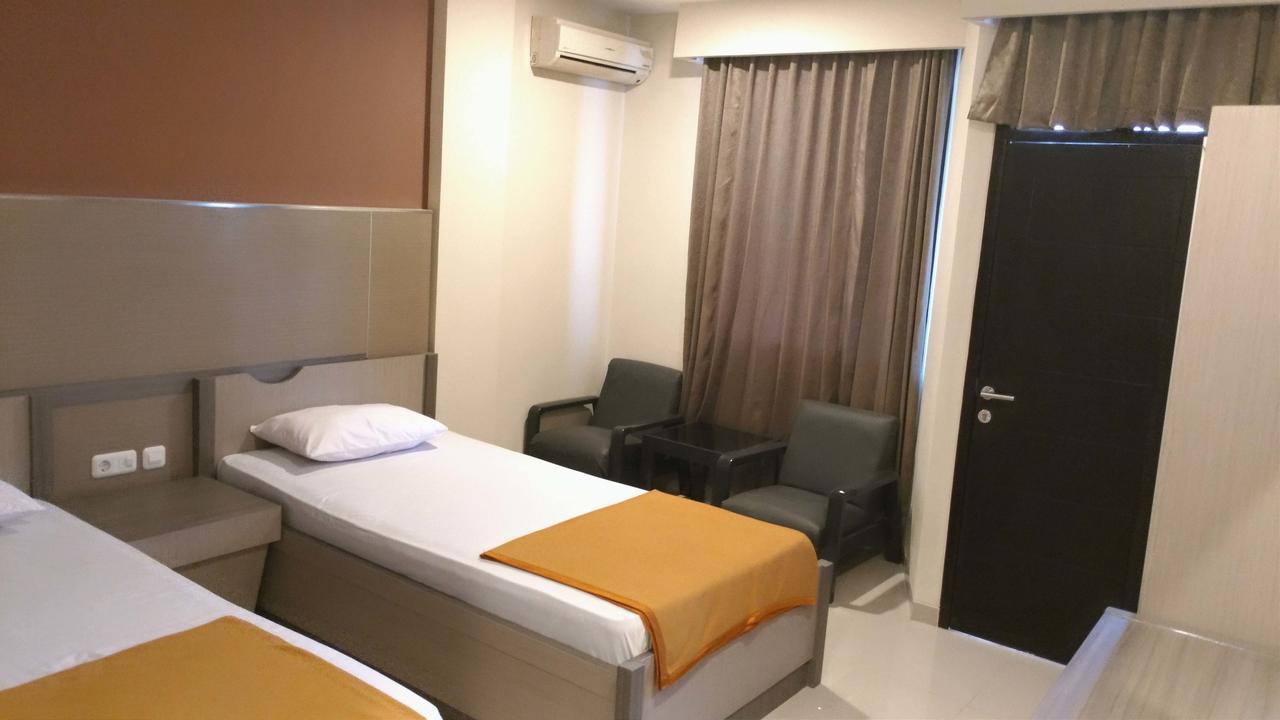 Hotel Sentral Jombang Bagian luar foto