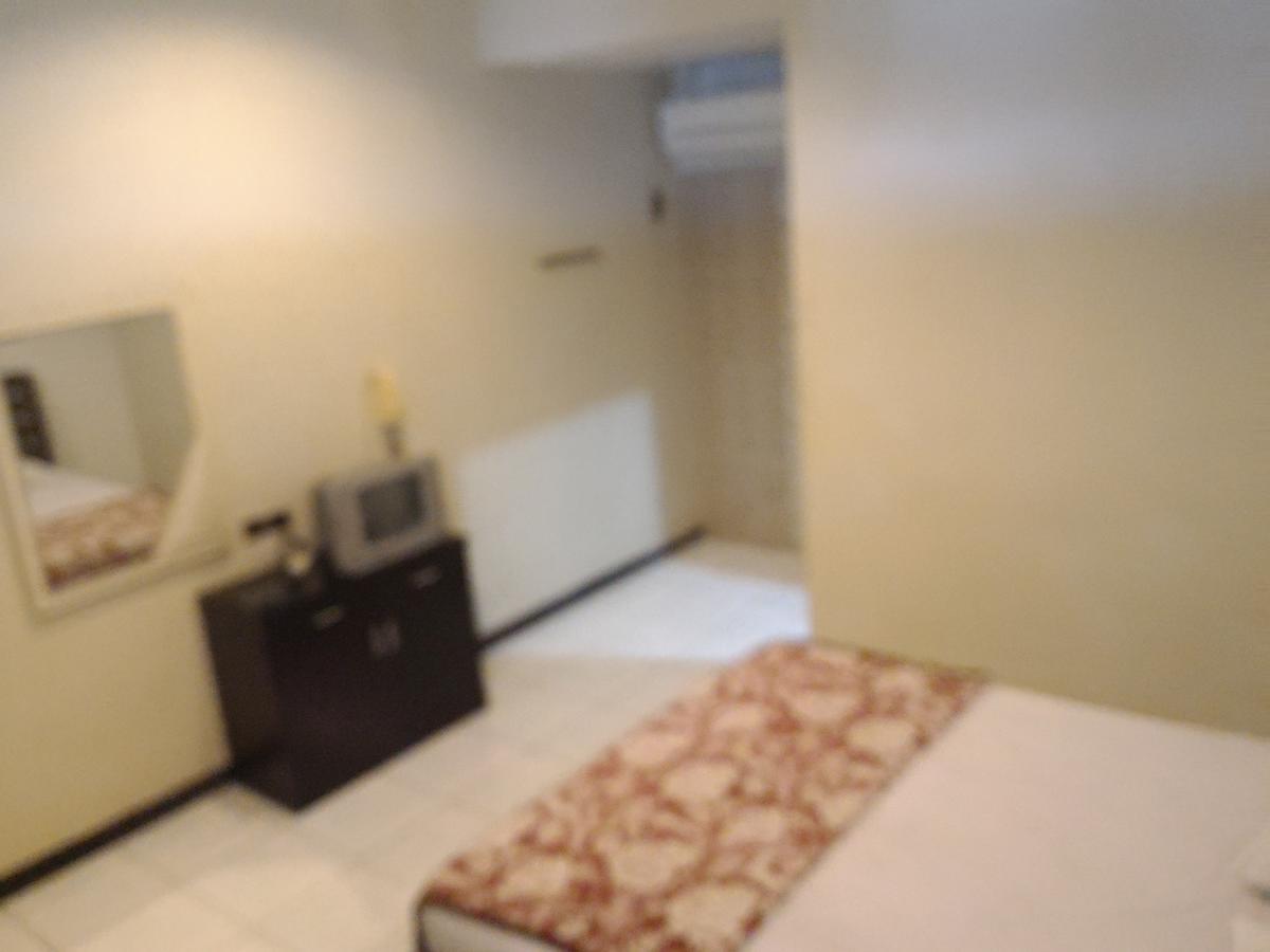 Hotel Sentral Jombang Bagian luar foto