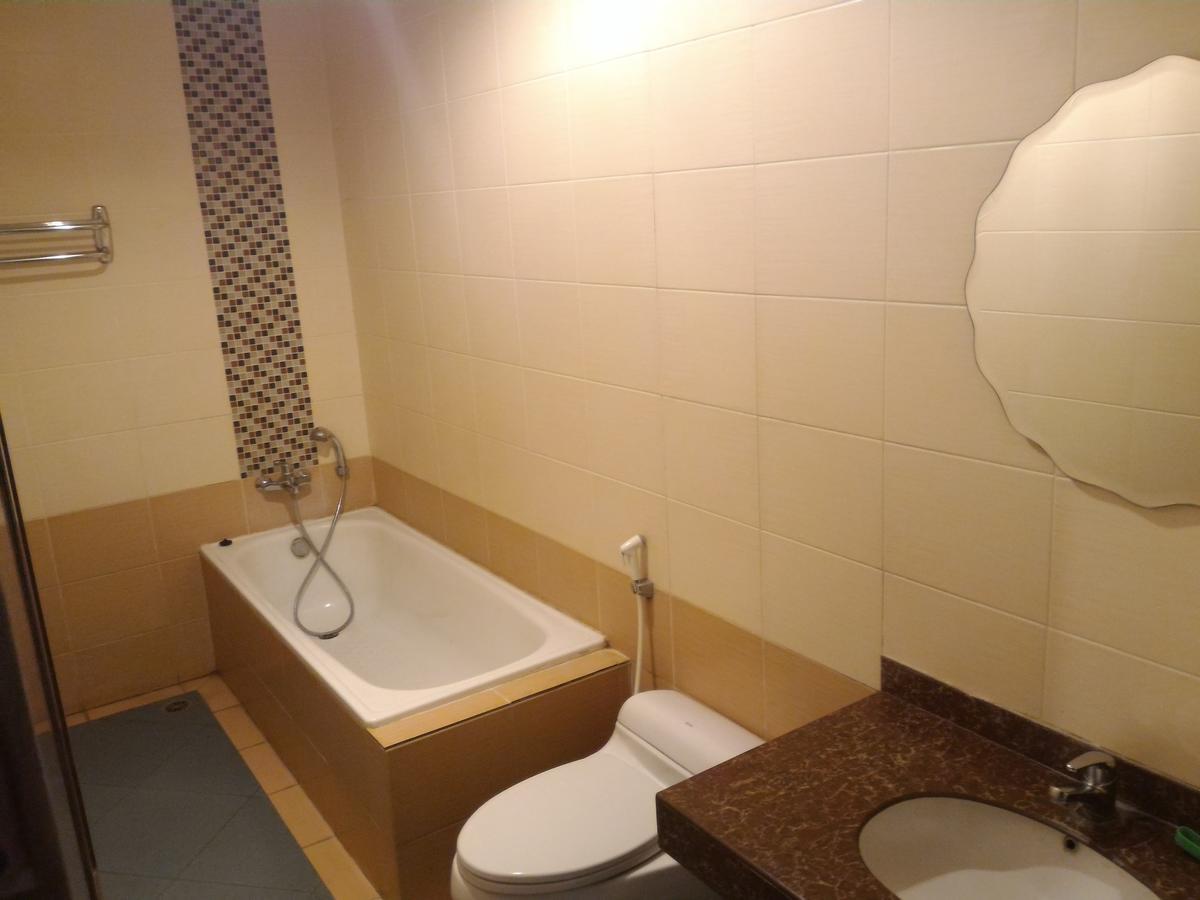 Hotel Sentral Jombang Bagian luar foto