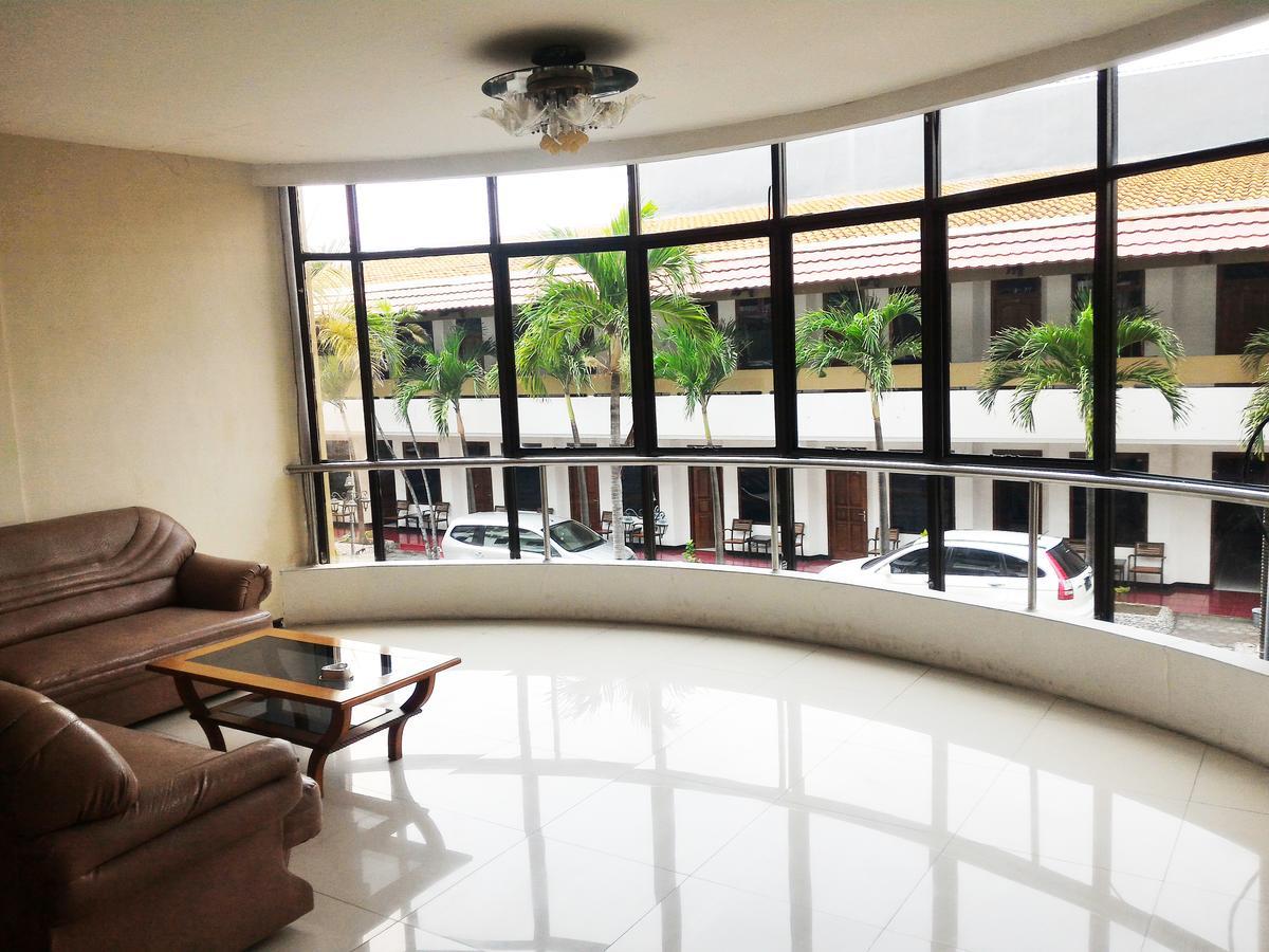 Hotel Sentral Jombang Bagian luar foto