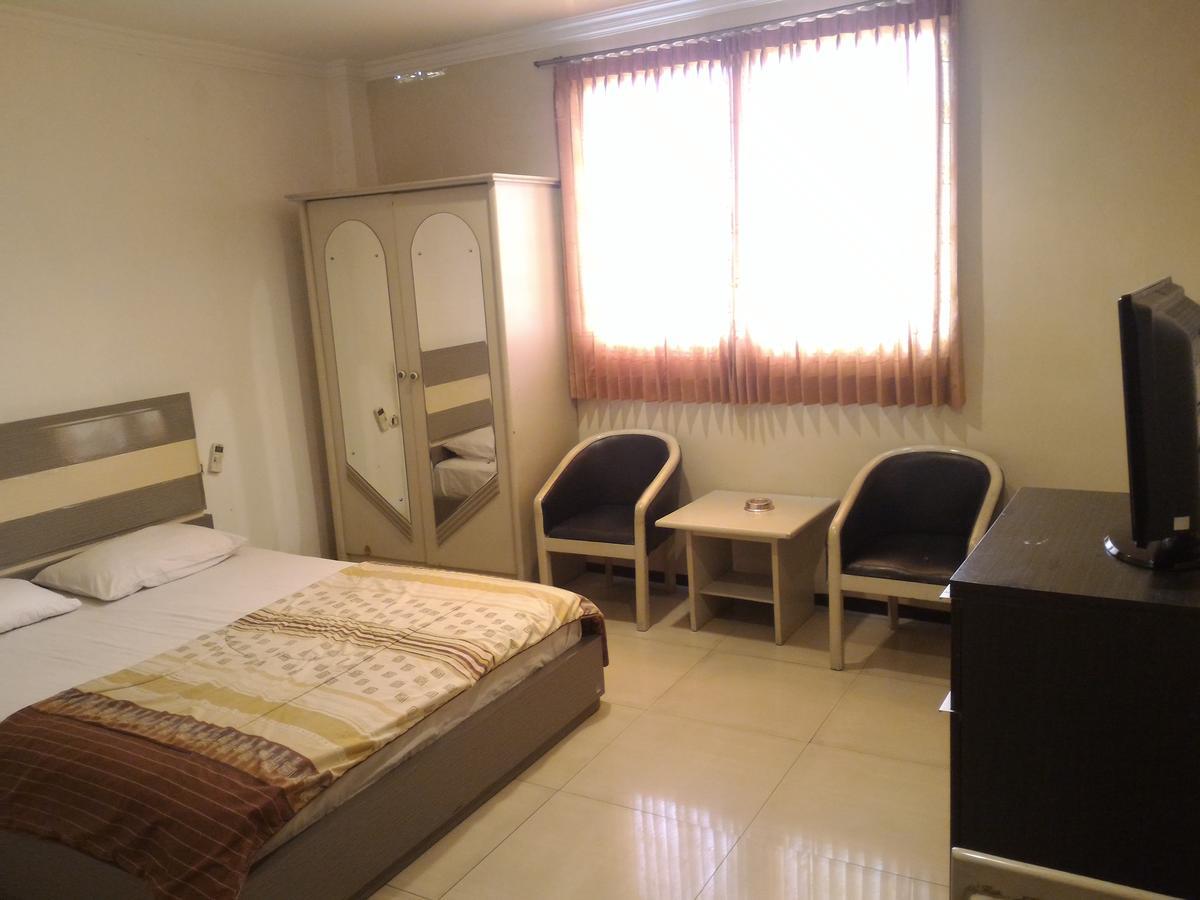 Hotel Sentral Jombang Bagian luar foto