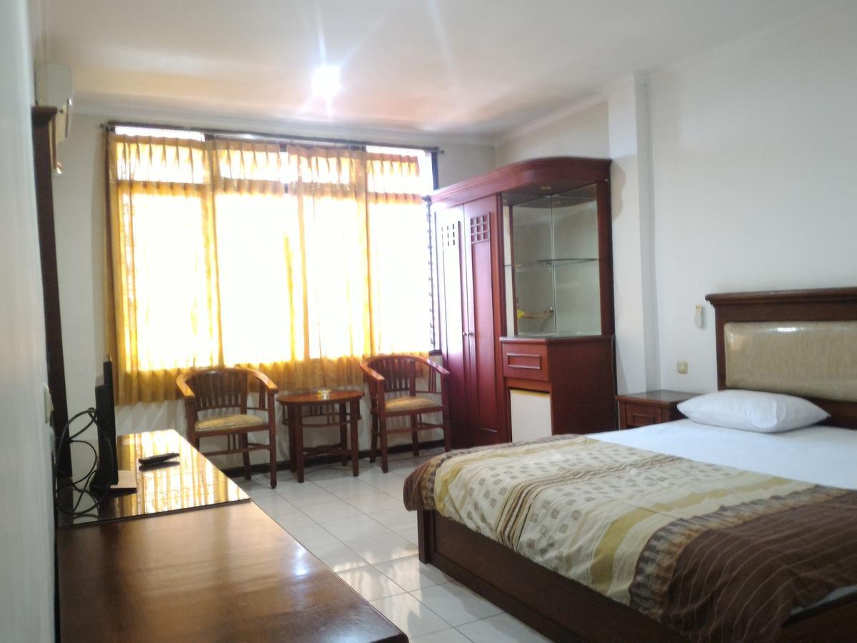 Hotel Sentral Jombang Bagian luar foto