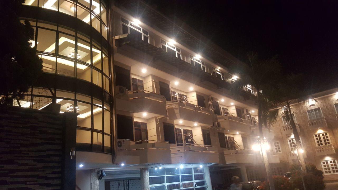 Hotel Sentral Jombang Bagian luar foto