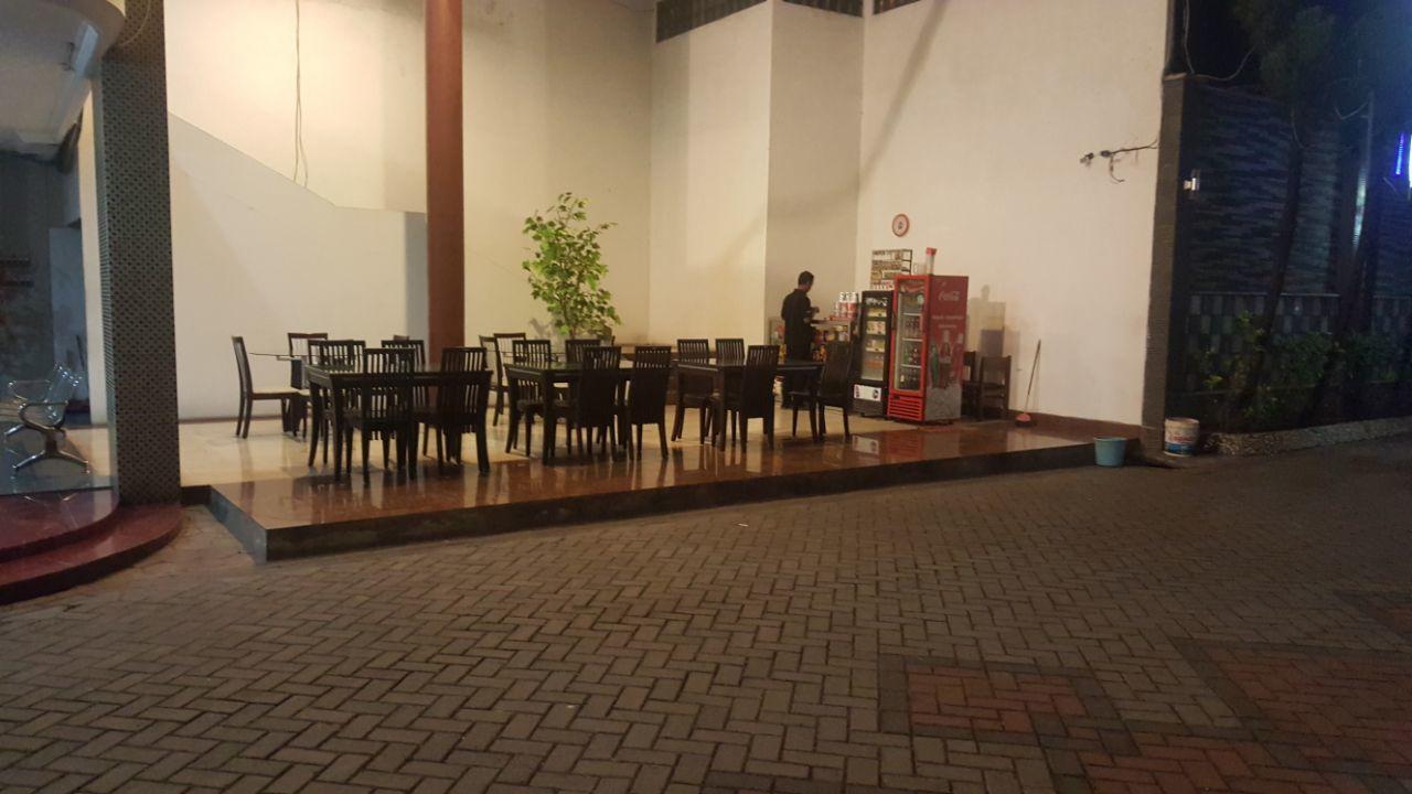Hotel Sentral Jombang Bagian luar foto