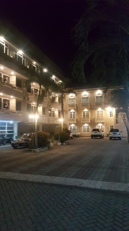 Hotel Sentral Jombang Bagian luar foto