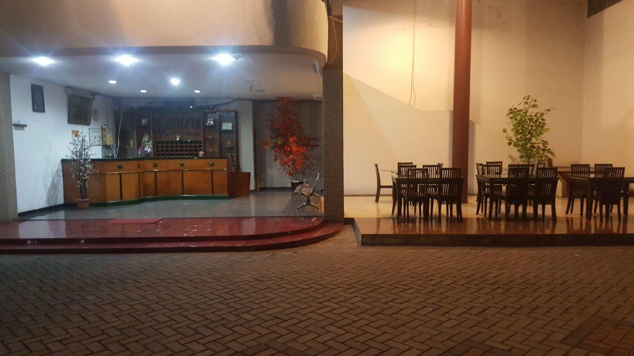 Hotel Sentral Jombang Bagian luar foto