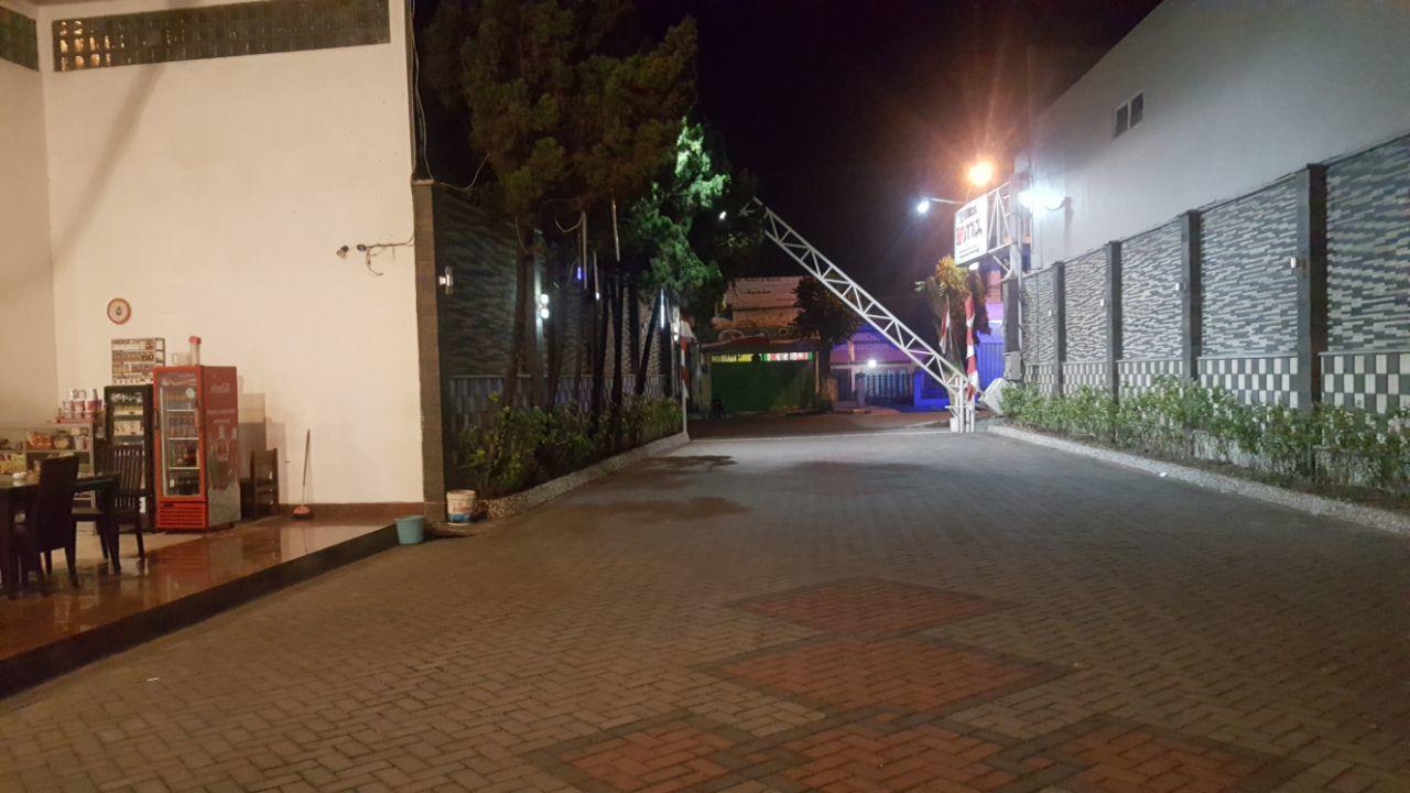 Hotel Sentral Jombang Bagian luar foto