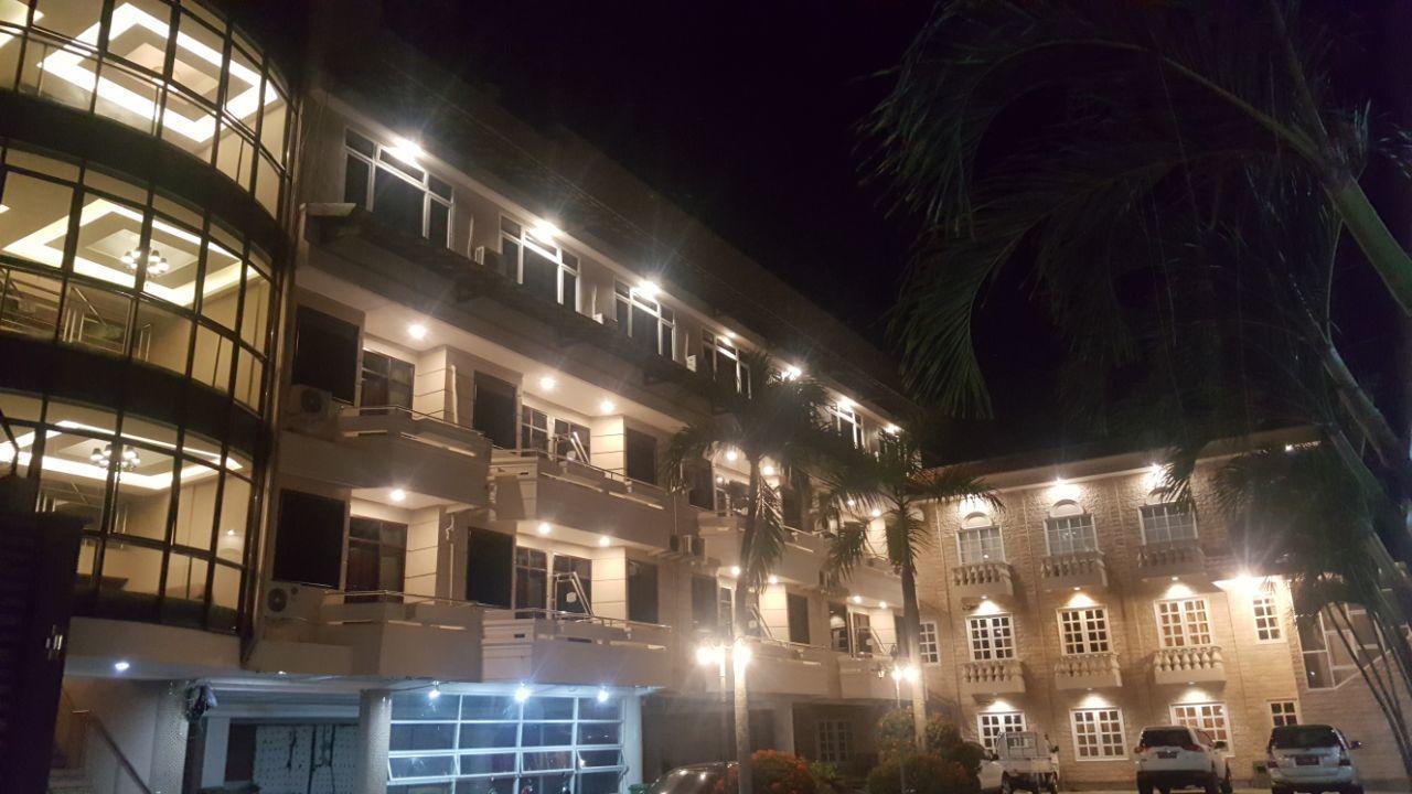 Hotel Sentral Jombang Bagian luar foto