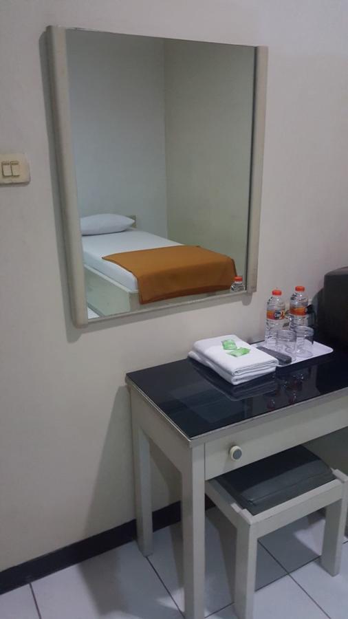 Hotel Sentral Jombang Bagian luar foto