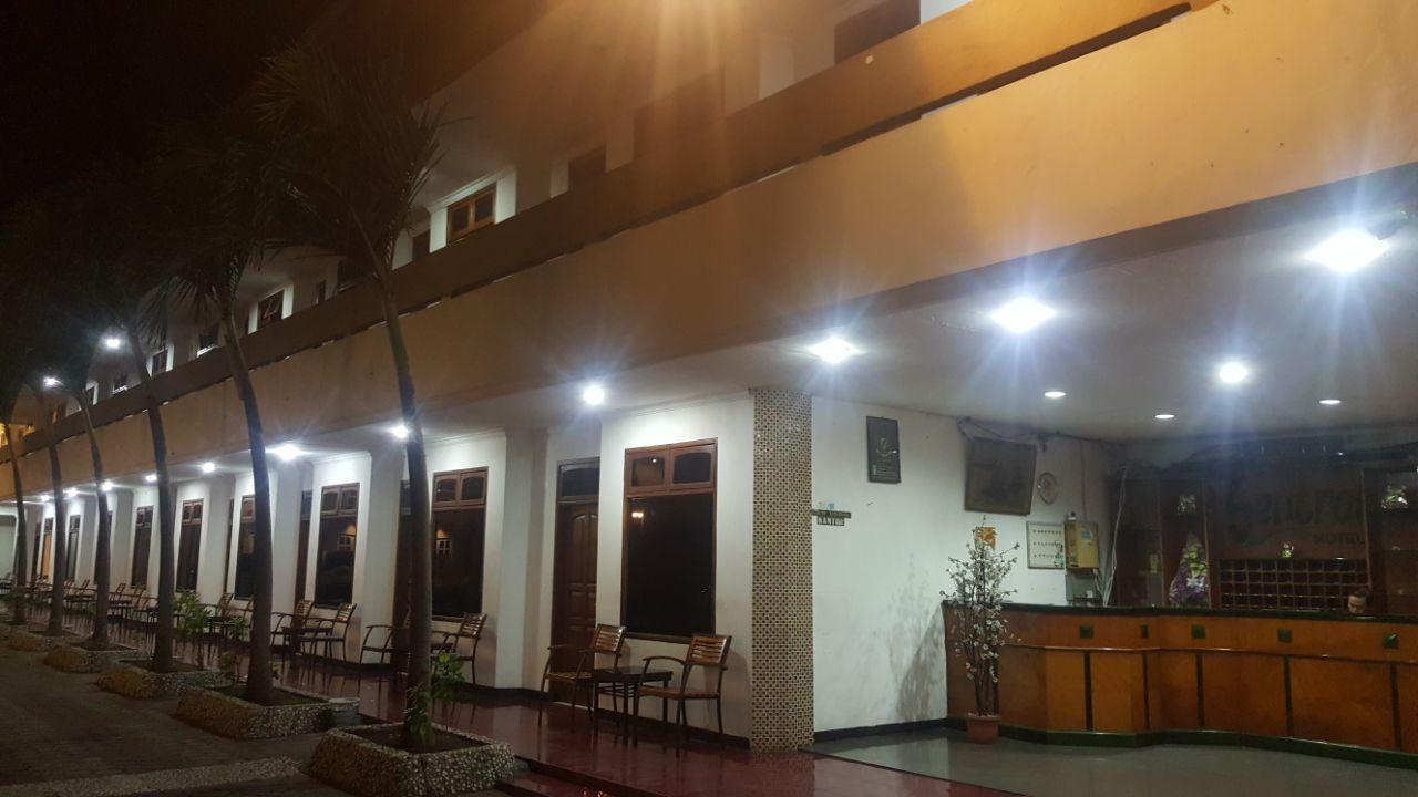 Hotel Sentral Jombang Bagian luar foto
